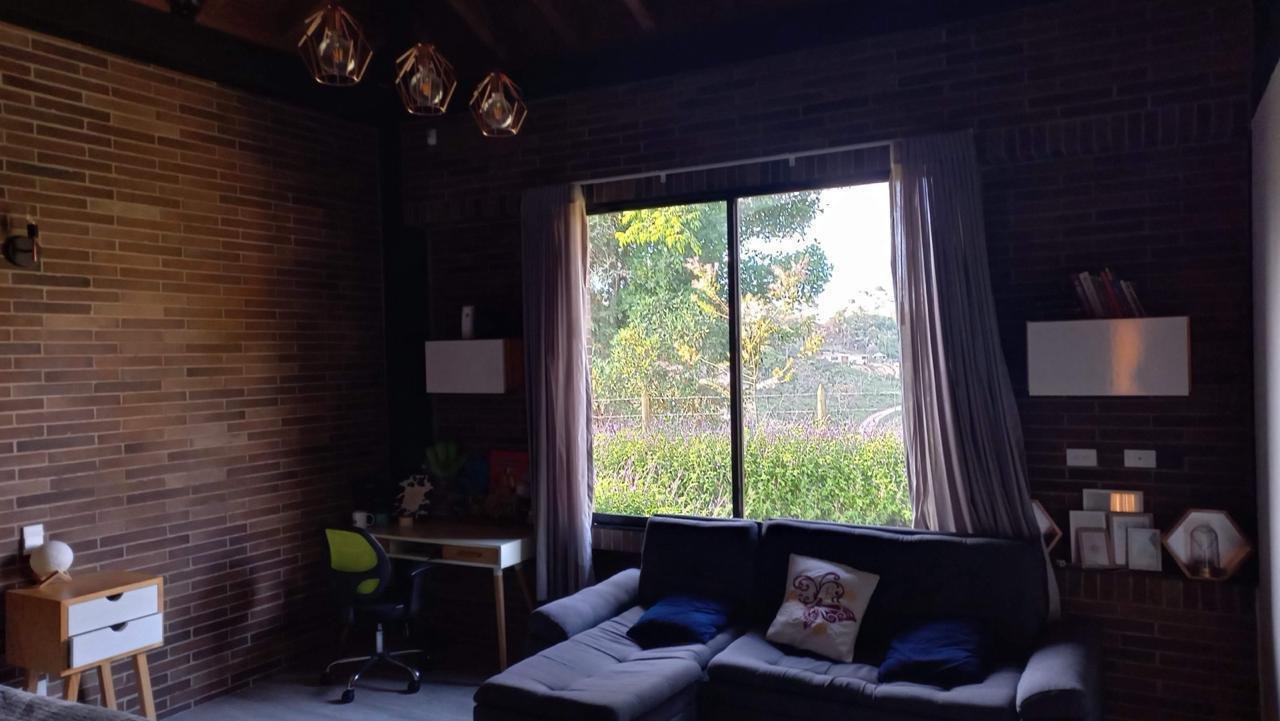 Alcoba con zona de estudio
